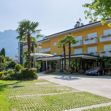 Appartamento Campagnola Mansardato Riva del Garda Bagian luar foto