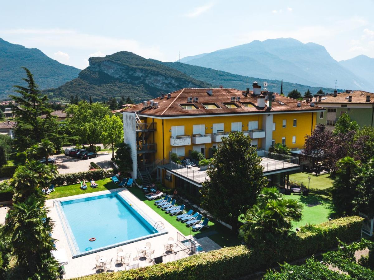 Appartamento Campagnola Mansardato Riva del Garda Bagian luar foto